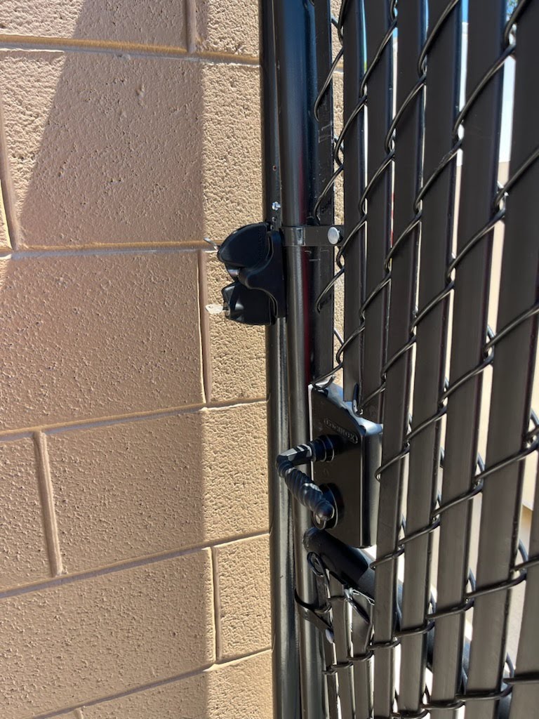 Keyed latch mounted on a chain-link gate
